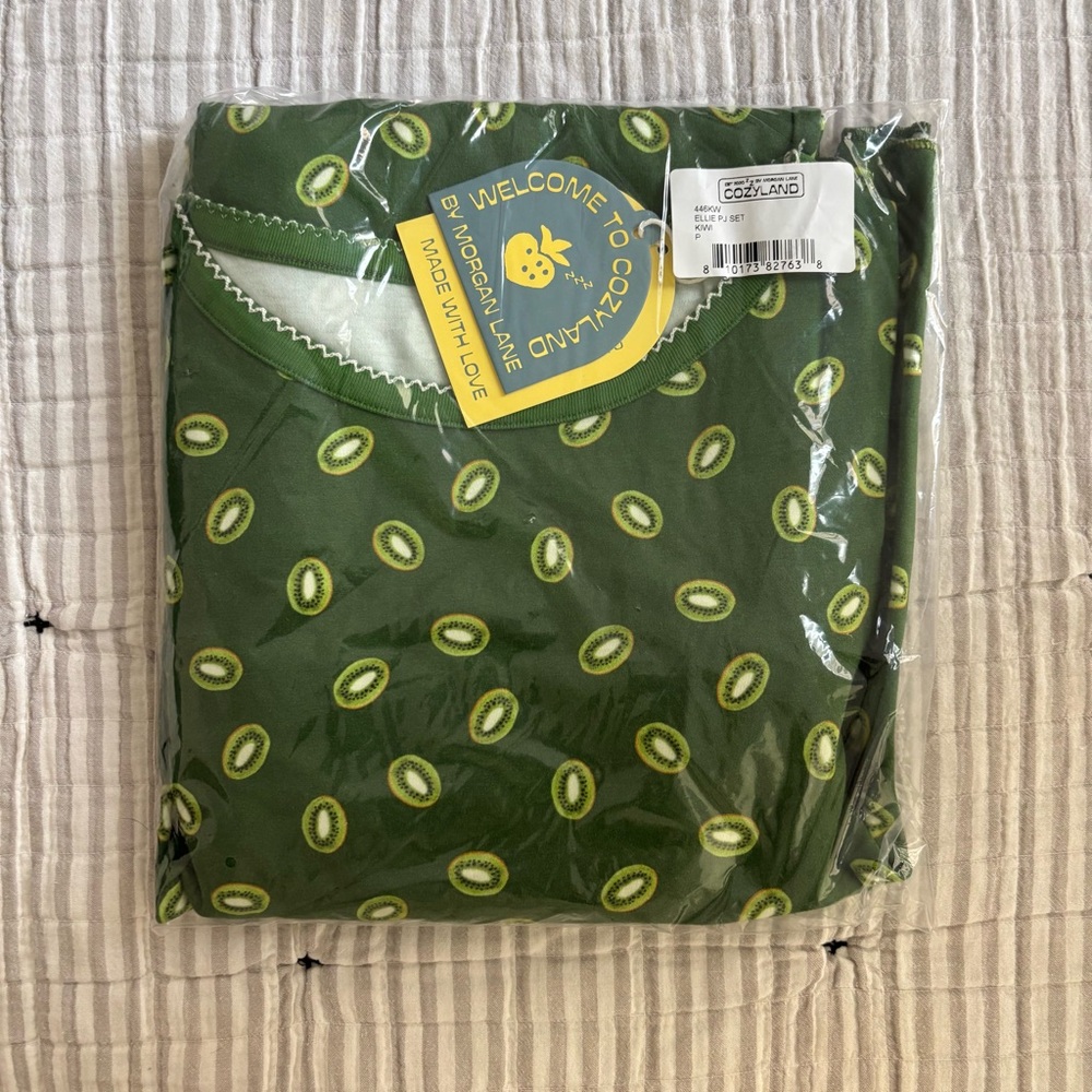 NWT Cozyland Ellie pajama set in kiwi - Picture 4 of 4